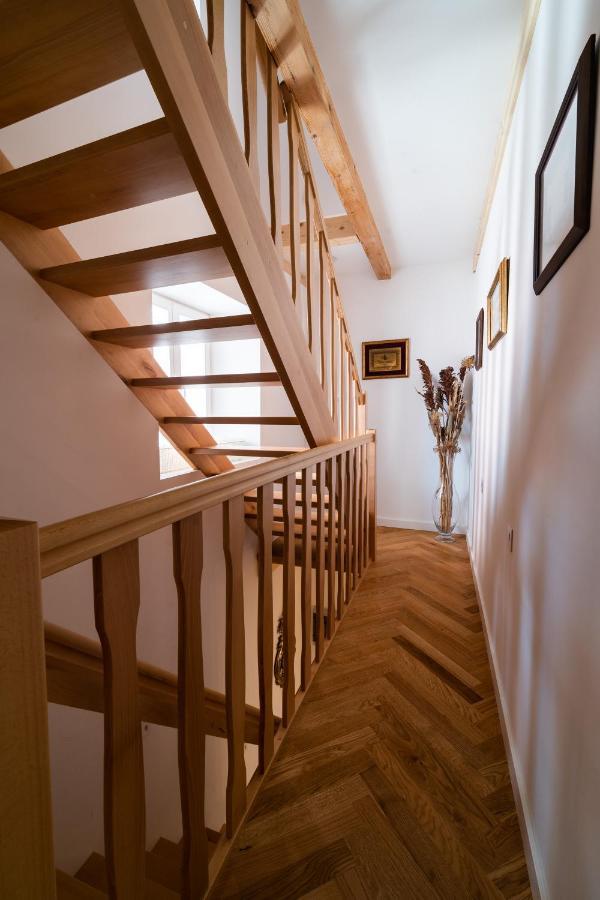 Guesthouse Riba เวอร์ซาร์ ภายนอก รูปภาพ