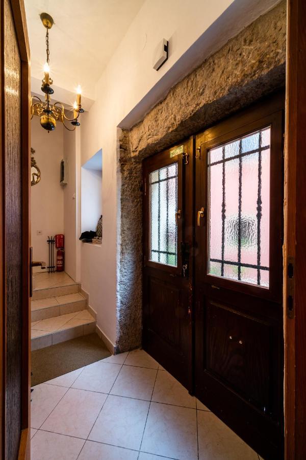 Guesthouse Riba เวอร์ซาร์ ภายนอก รูปภาพ