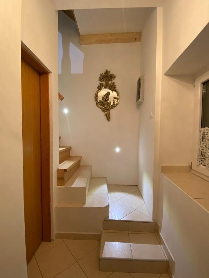 Guesthouse Riba เวอร์ซาร์ ภายนอก รูปภาพ