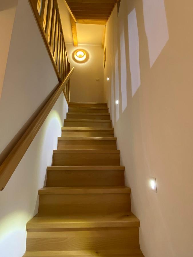 Guesthouse Riba เวอร์ซาร์ ภายนอก รูปภาพ