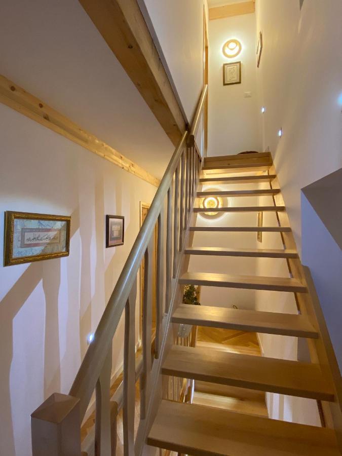 Guesthouse Riba เวอร์ซาร์ ภายนอก รูปภาพ