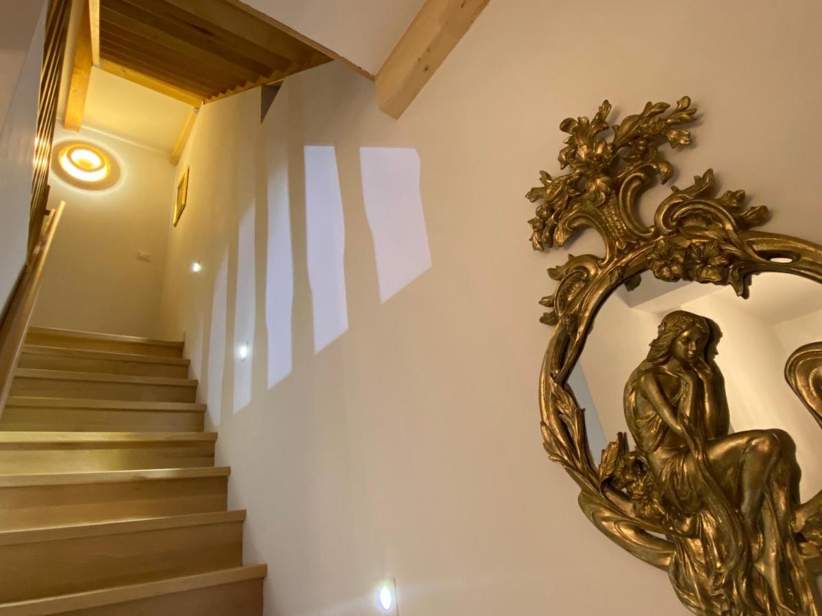 Guesthouse Riba เวอร์ซาร์ ภายนอก รูปภาพ