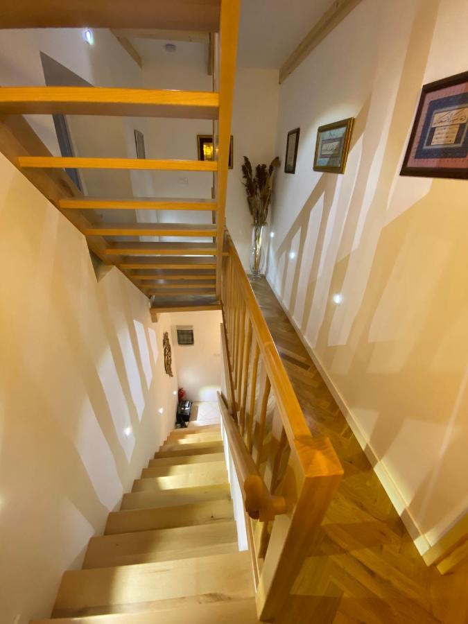 Guesthouse Riba เวอร์ซาร์ ภายนอก รูปภาพ